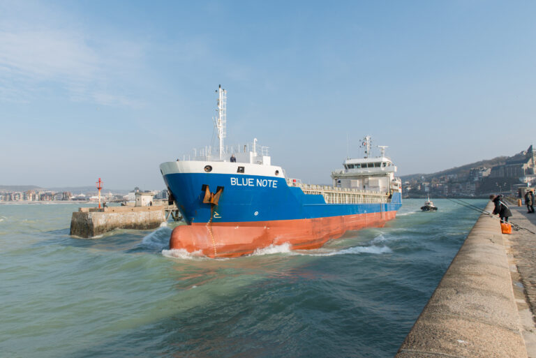 Cargo Blue Note sortant du Treport